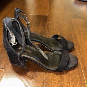 Steve Madden black suede low heel size 7